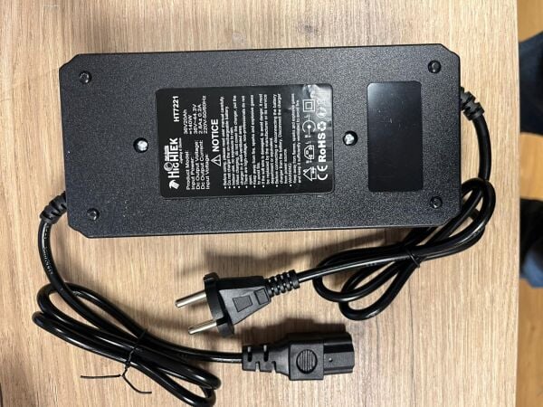 36V 20A Elektrikli Bisiklet Şarj Cihazı Hızlı Şarj Adaptörü LED Göstergeli E-Bike Şarj Aleti